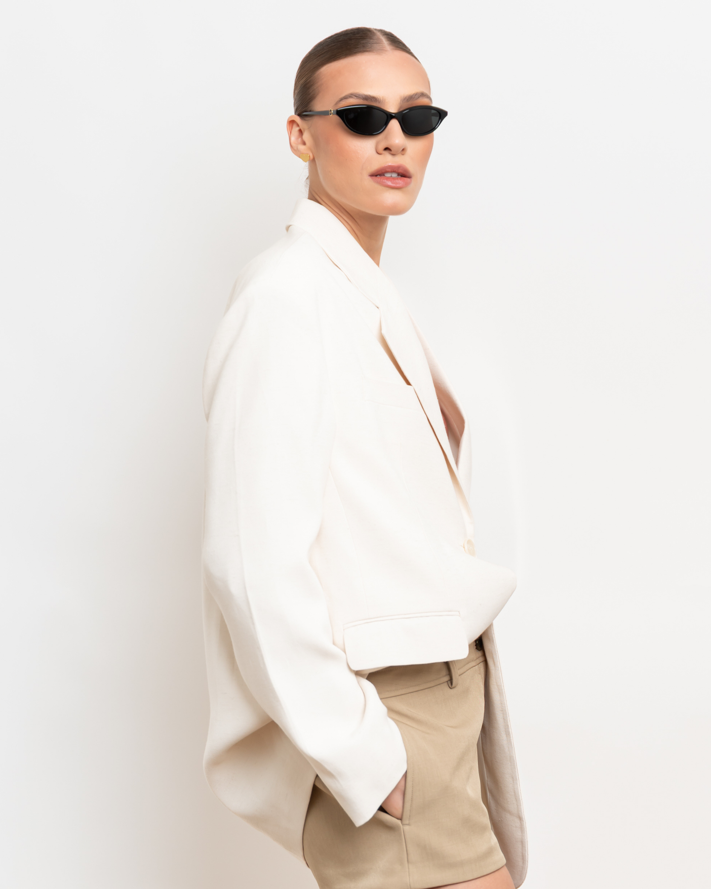 Shop Serene Sunglasses in Black Colour – Available Online in USA, UK, Canada & United Arab Emirates